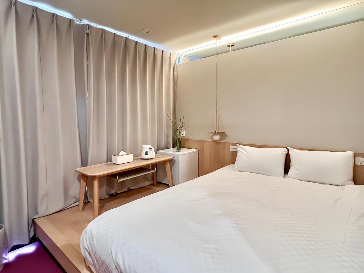 Hotel 东京上野超级中心 设计师房间yaob 上野公园3分钟 车站1分钟 超级繁华 免费wifi 戴森吹风 4*
